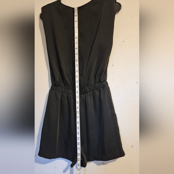 Evereve Black Sleeveless Jumpsuit - Picture 8 of 9